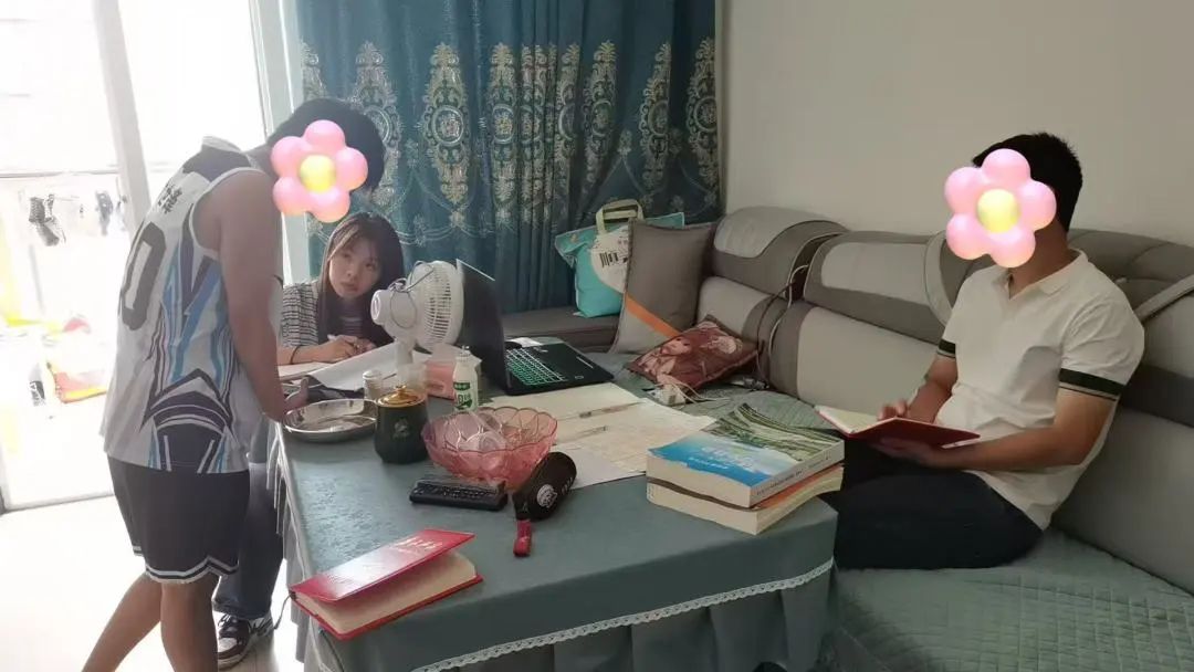 胡月.jpg