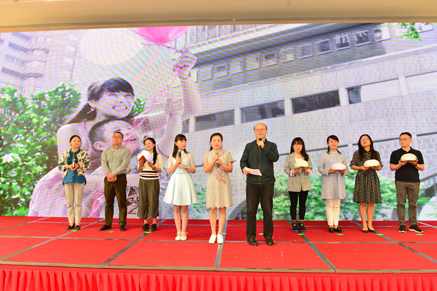 省人大常委原副主任、省文史研究馆馆长顾久带领志愿者启动“小桔灯”亲子阅读推广项目_副本.jpg 省人大常委原副主任、省文史研究馆馆长顾久带领志愿者启动“小桔灯”亲子阅读推广项目_副本.jpg