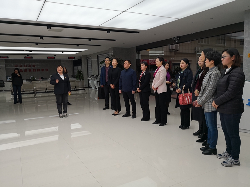 参观都匀市文峰办事处龙潭社区.jpg